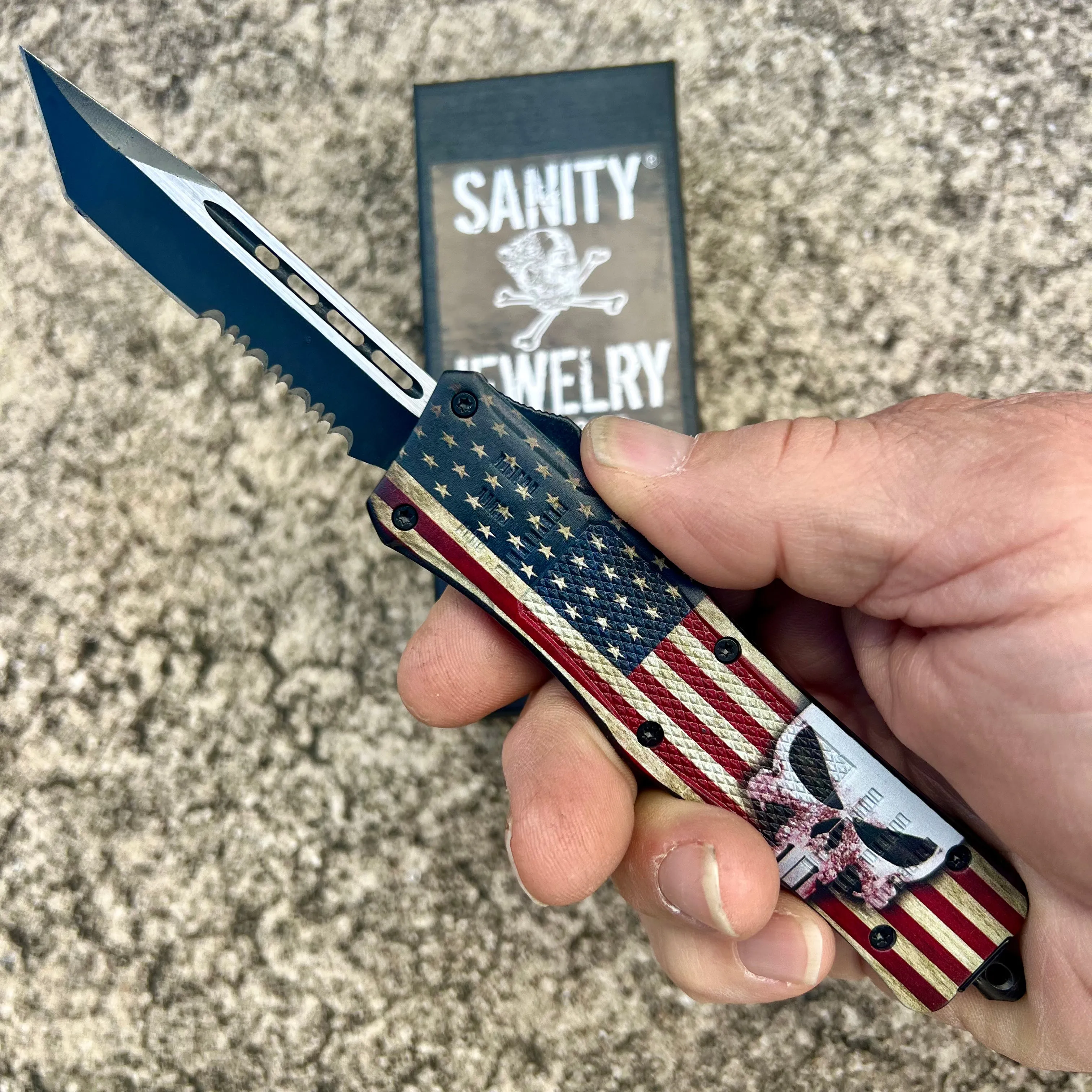 8.5” Frank Nitti - Tanto Skull Serated - Medium - MPUNTS