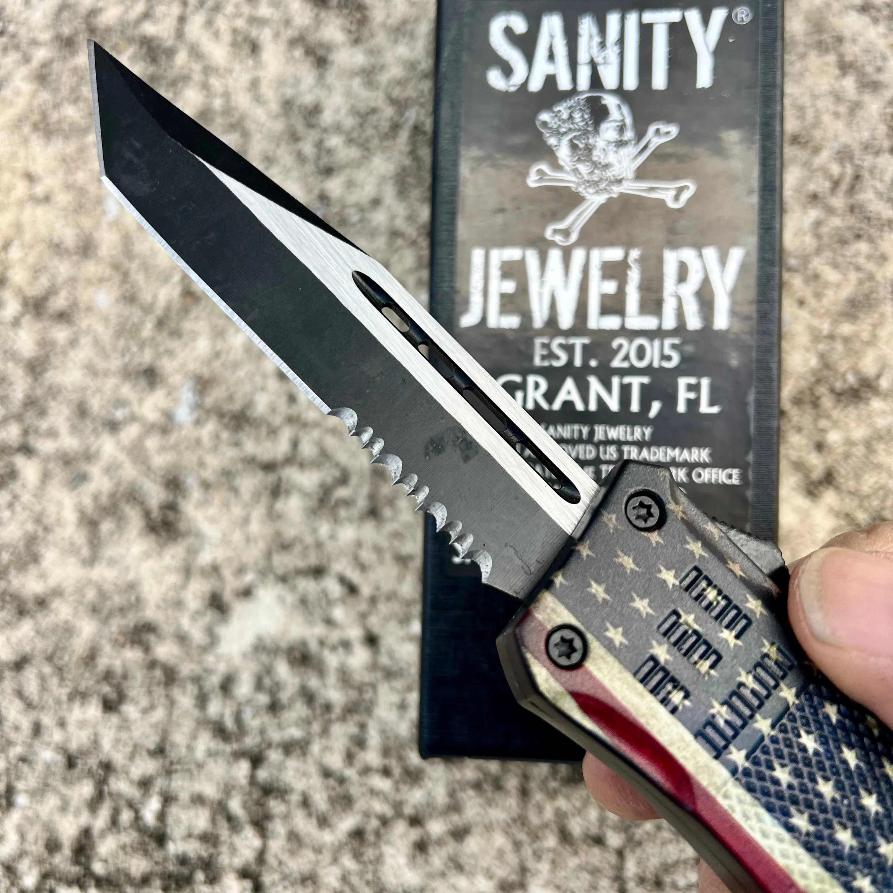 9.5” Frank Nitti - Tanto Skull Serrated - Large - LPUNTS